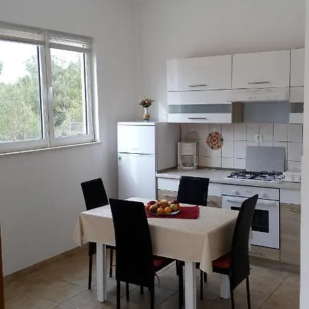 Tinka Apartman Grebastica